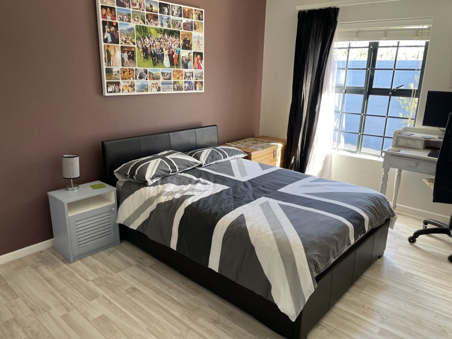 4 Bedroom Property for Sale in Pearl Bay Western Cape